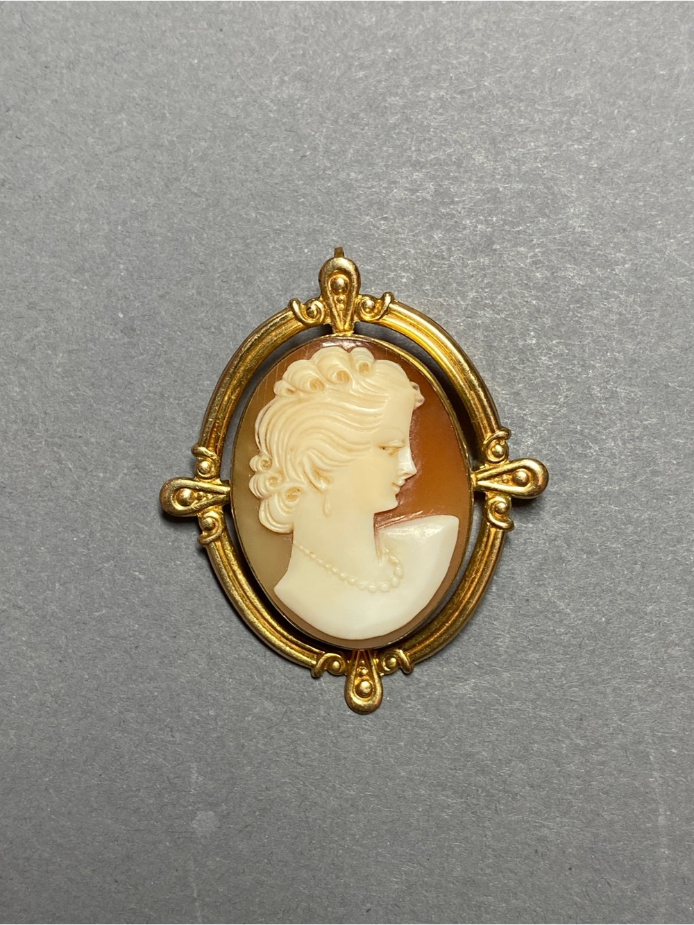 Vintage gold filled cameo brooch pendant